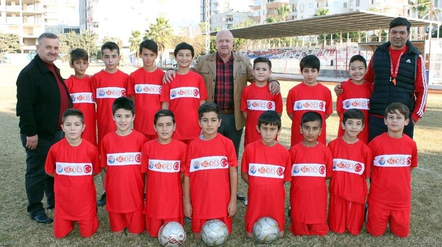 Erdemli&rsquo;de futbol okuluna ilgi