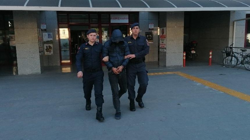 Uyuşturucu satıcısı jandarmadan ka&ccedil;amadı