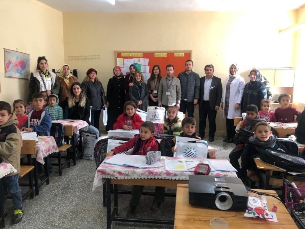 TOGEM&rsquo;den k&ouml;y okuluna kırtasiye desteği