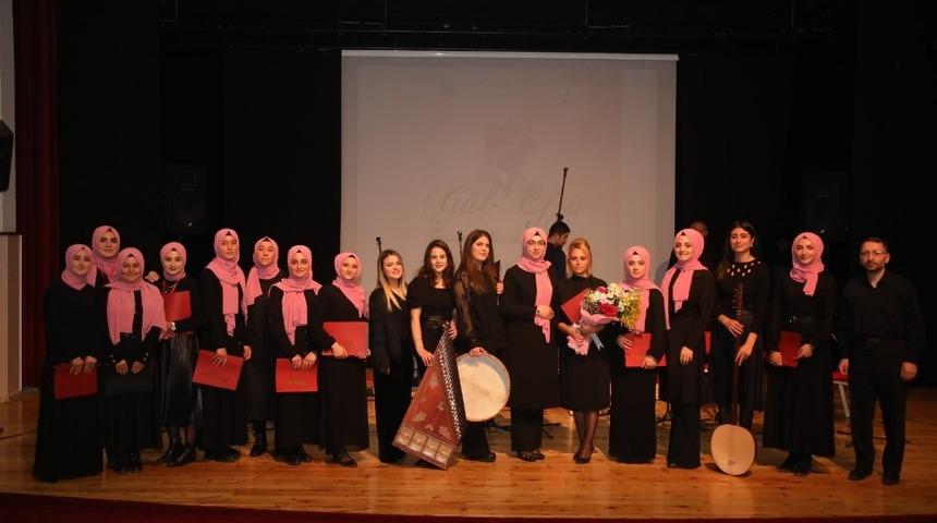 İlahiyat&ccedil;ı hanımlardan tasavvuf musikisi konseri