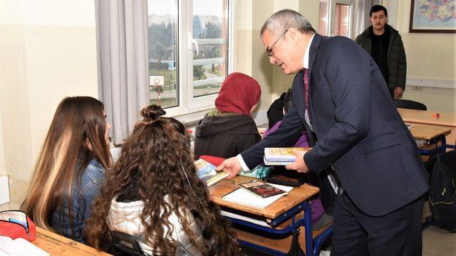 Vali Deniz, Manisa’daki eğitim kurumlarını inceledi