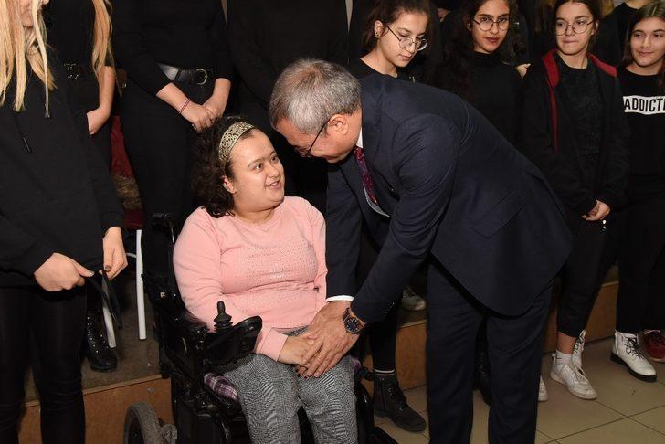 Vali Deniz, Manisa’daki eğitim kurumlarını inceledi G3