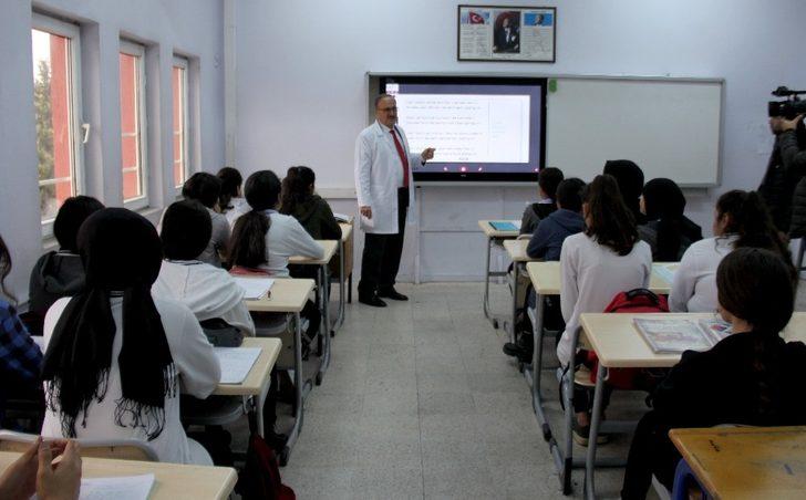 Milli Eğitim Müdürü Alagöz öğretmenliğe geri döndü G3