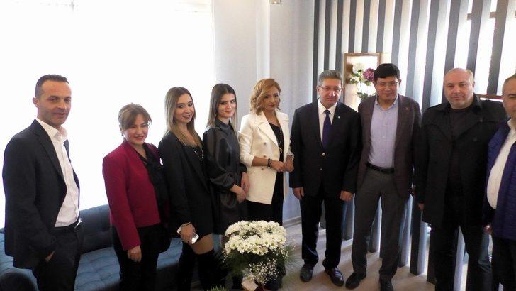 Özcan ve Arslan güzellik merkezi açan işletmeciyi yalnız bırakmadı G3