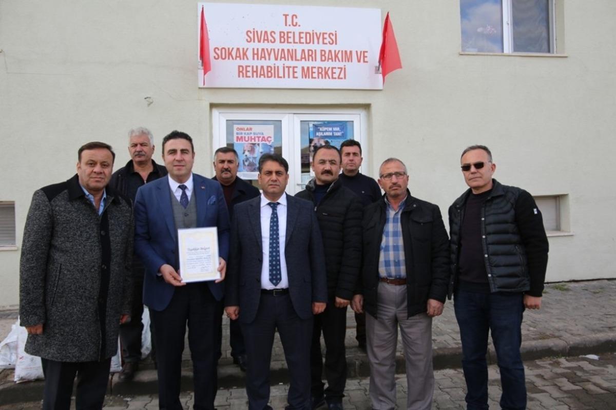 Hayvan barınağına 1 ton yem bağışlandı