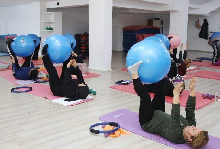 Mersin’de kadınlar step ve aerobik yaparak zayıflıyor G2