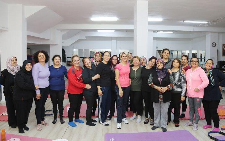 Mersin’de kadınlar step ve aerobik yaparak zayıflıyor G4
