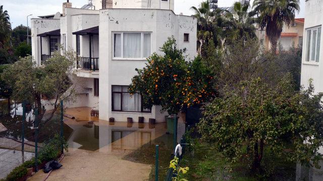 'Kırmızı kod' verilen Antalya'da korkulan olmadı, renk turuncuya döndü (3)