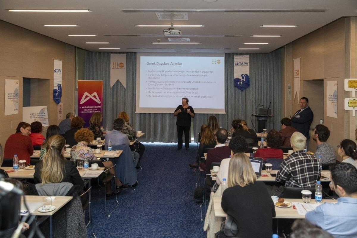 Mersin&rsquo;de &rsquo;AIDS ve HIV&rsquo; ile m&uuml;cadele y&ouml;ntemleri konuşuldu