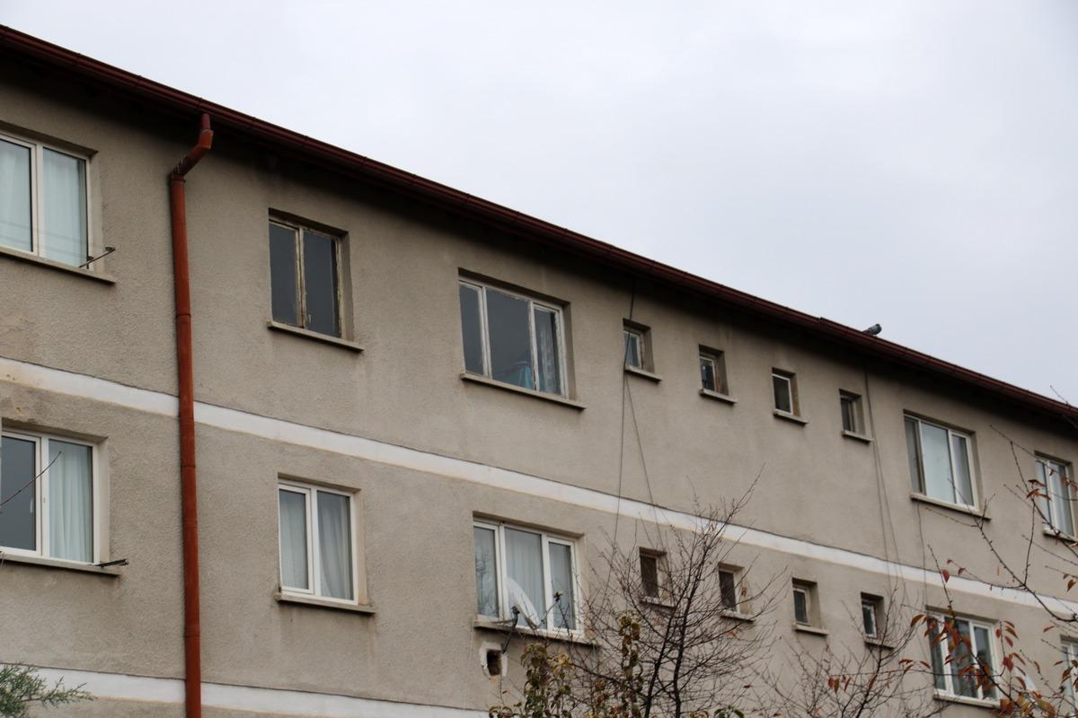 Anne ile 3 yaşındaki kızı banyoda &ouml;l&uuml; bulunmuştu... Komşuları konuştu