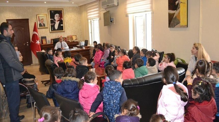 Miniklerden Kaymakam &Ouml;zadalı&rsquo;ya ziyaret