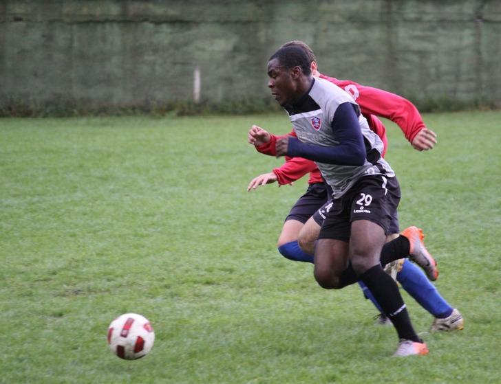 Fenerbahçeli eski futbolcu Emenike Türkiye'ye geri dönüyor G1