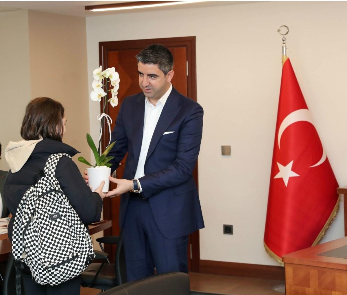 Sanat Akademisi&rsquo;nin gen&ccedil; yeteneğinden Başkan G&ouml;khan Y&uuml;ksel&rsquo;e ziyaret