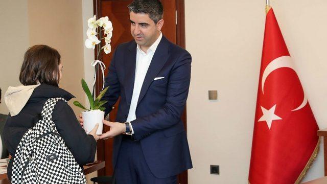 Sanat Akademisi’nin genç yeteneğinden Başkan Gökhan Yüksel’e ziyaret