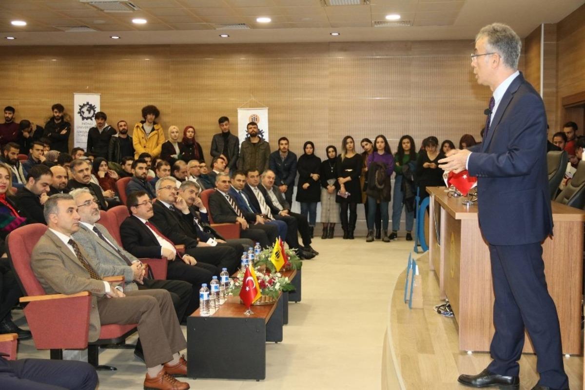 BDDK Başkan Yardımcısı Kurt, &ouml;ğrencilere tavsiyelerde bulundu