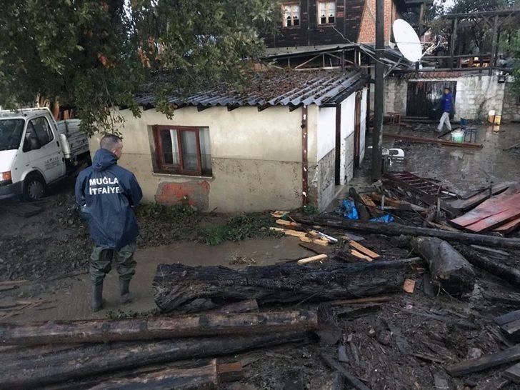 Büyükşehir’den Datça’da ki su baskınlarına anında müdahale G1