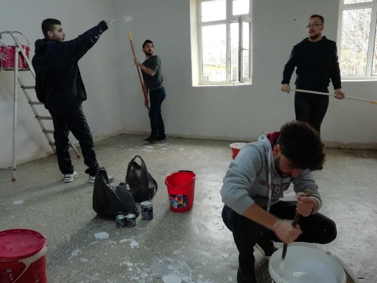 &Uuml;niversite &ouml;ğrencileri sınıf yeniledi
