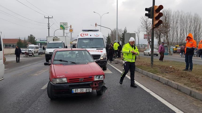 Cezaevindeki oğlunu ziyaret eden anne, otomobil &ccedil;arpmasıyla &ouml;ld&uuml;