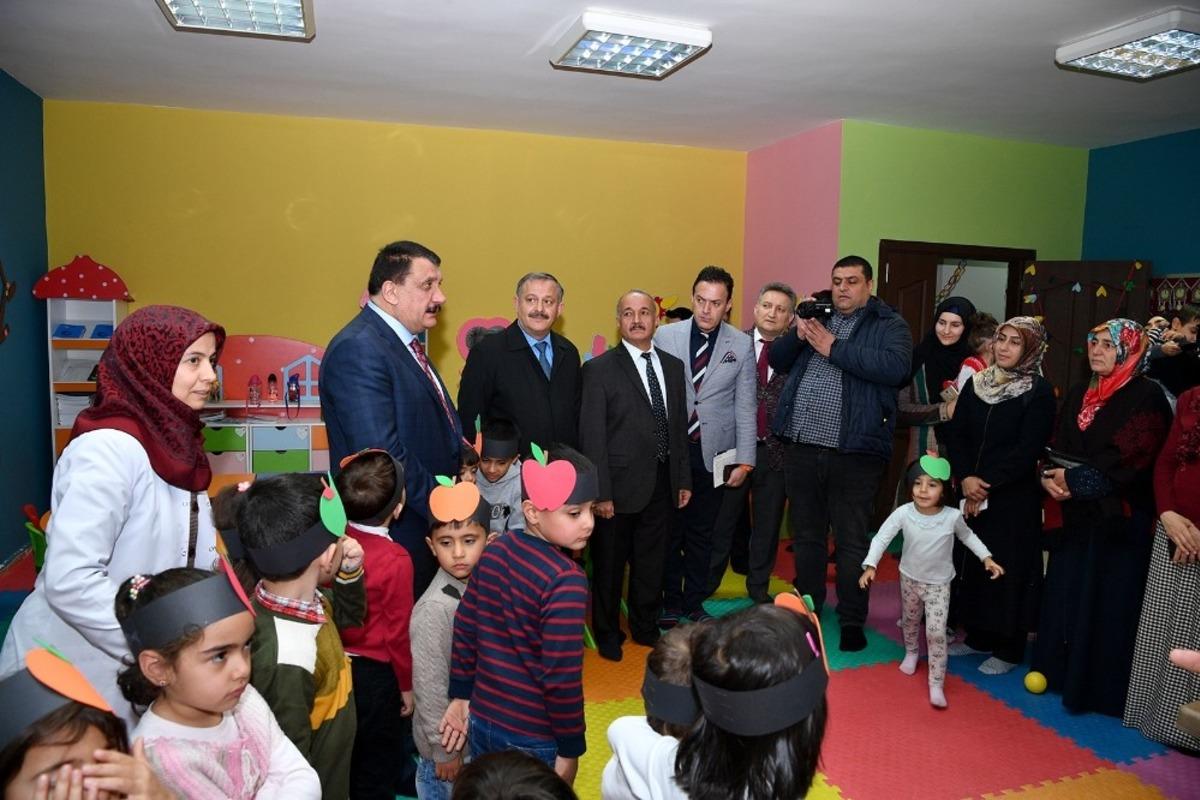Başkan G&uuml;rkan, &ouml;ğrencilere yerli malının &ouml;nemini anlattı