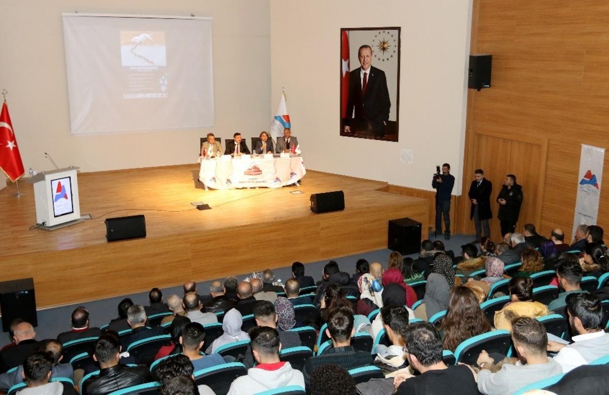 Aİ&Ccedil;&Uuml;&rsquo;de &ldquo;Ağrı&rsquo;da Ağrı Dağını Konuşuyoruz&rdquo; paneli d&uuml;zenlendi