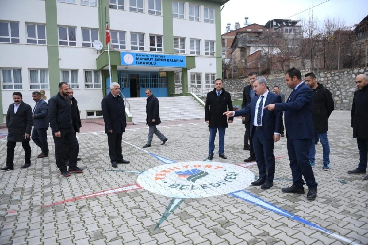 Okul bah&ccedil;eleri geleneksel oyun alanlarıyla donatılıyor
