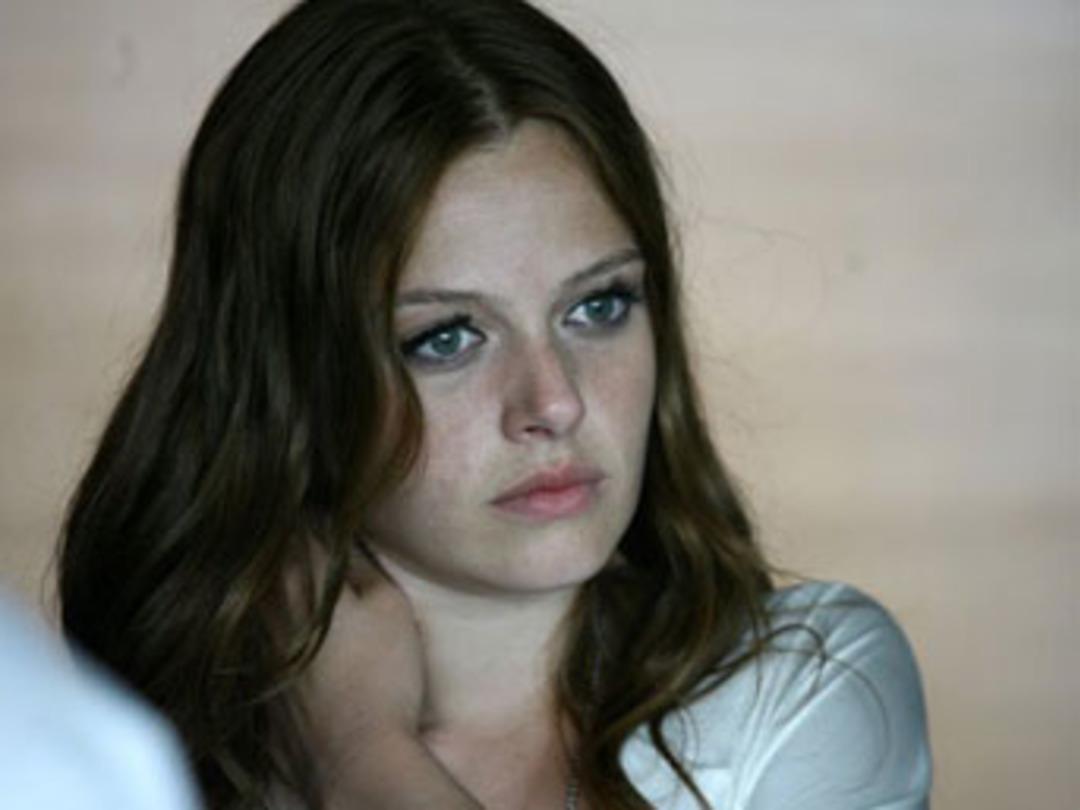 Arkadaşının aşkını &ccedil;aldı