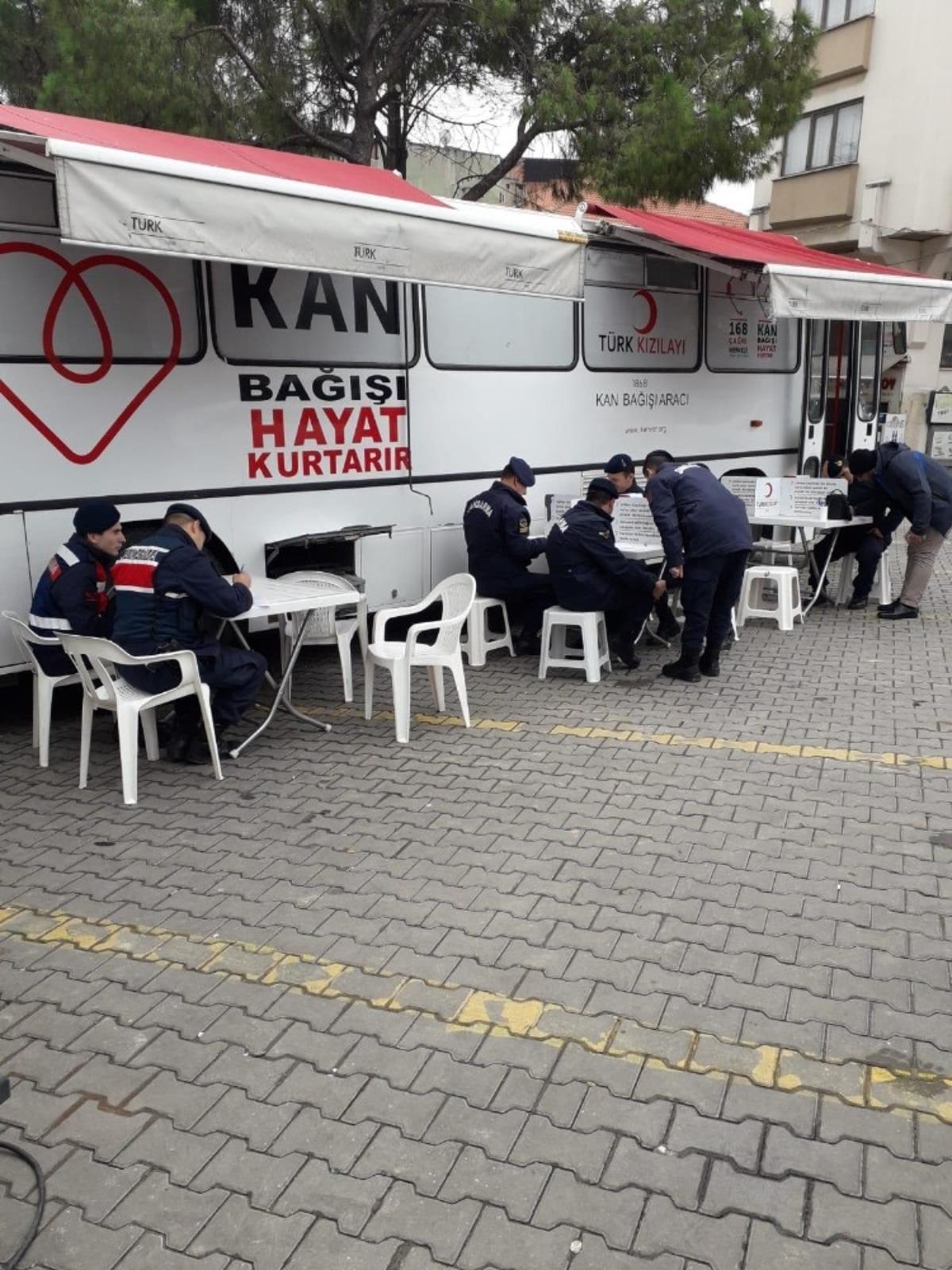 Jandarmadan Kızılay&rsquo;a kan bağışı