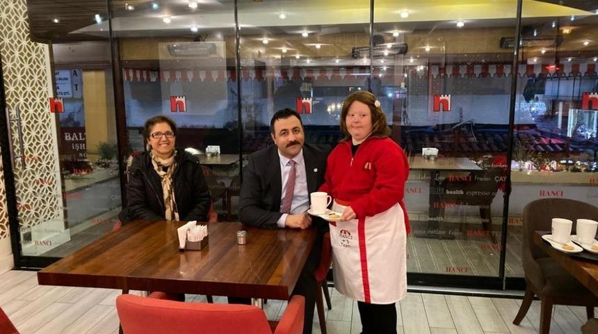 Rekt&ouml;r Kalan&rsquo;dan, down sendromlu Tuğba&rsquo;ya iadeyi ziyaret