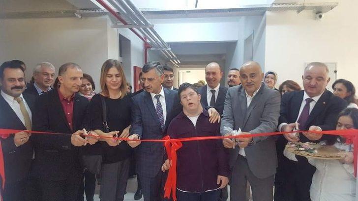 Vali Bektaş, Özel Eğitim Uygulama okulundu G1