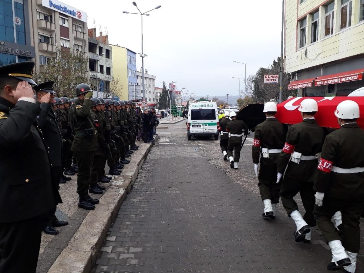 Astsubay kalbine yenik d&uuml;şt&uuml;
