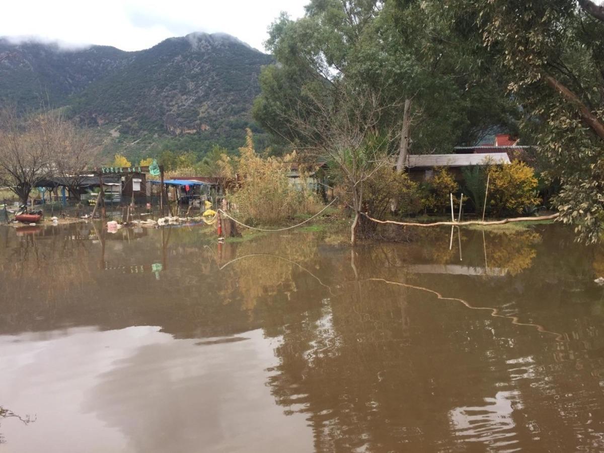 Kumluca&rsquo;da sağanak sonrası &ccedil;alışma yapıldı