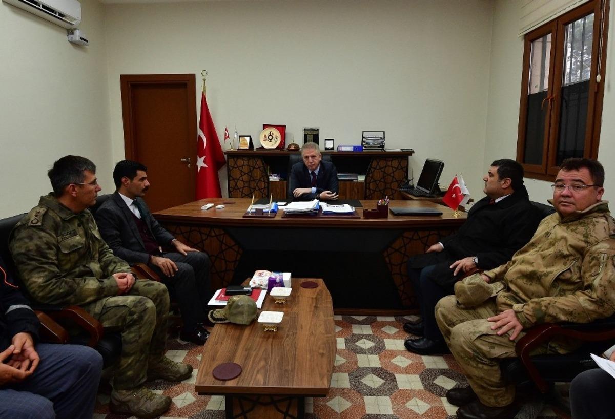 Vali G&uuml;l, Cerablus&rsquo;ta incelemelerde bulundu