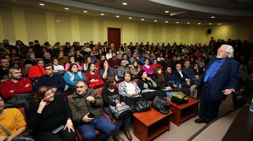 GA&Uuml;N&rsquo;de &lsquo;Evrim Nedir Konferansı&rsquo;na &ouml;ğrencilerden yoğun ilgi