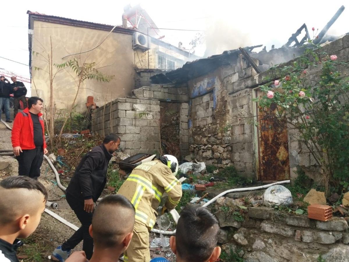 Edremit&rsquo;te korkutan yangın