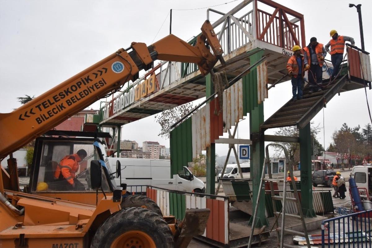 Bilecik&rsquo;te eski &uuml;st ge&ccedil;it kaldırılıyor