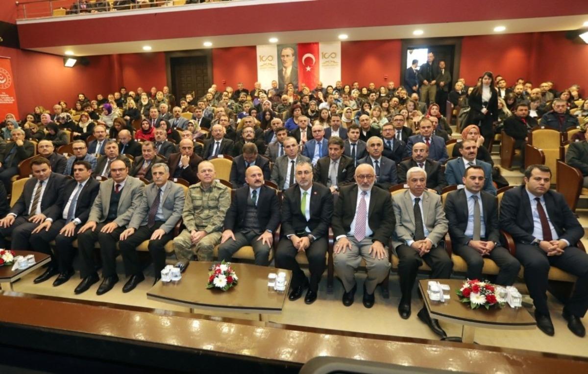 &lsquo;&Uuml;lkemizde Sosyal Politikaların Gelişimi ve Geleceği&rsquo; konferansı