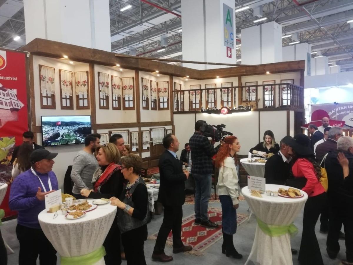 Taşk&ouml;pr&uuml; sarımsağı İzmir&rsquo;de tanıtıldı