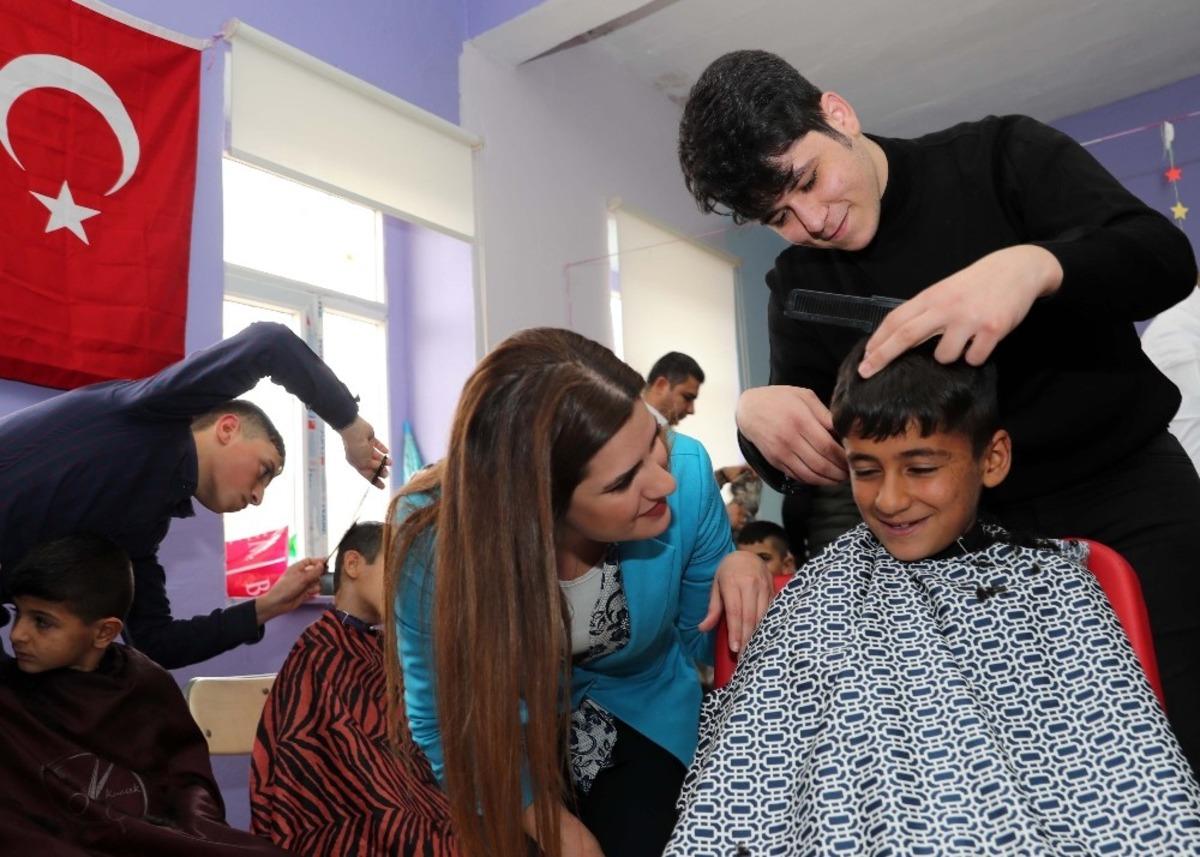 Kırsaldaki mahallelerdeki &ouml;ğrencilere kuaf&ouml;r hizmeti