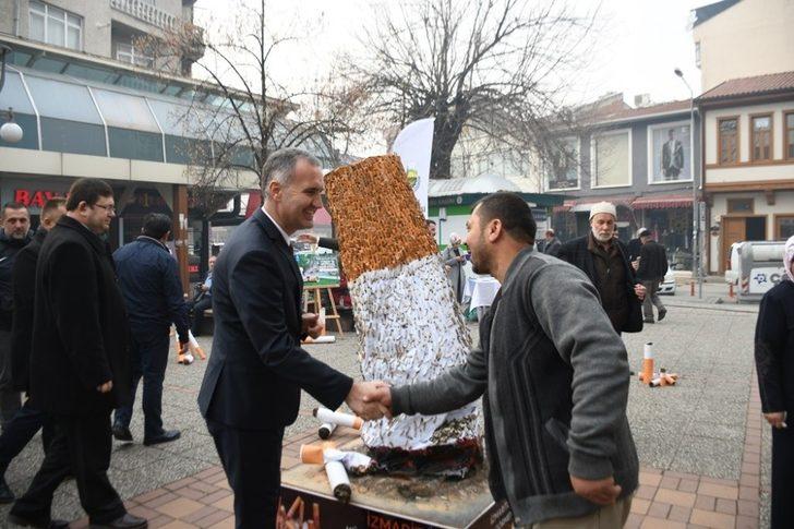 Dev izmaritlerle çevre kirliliğe dikkat çektiler G5