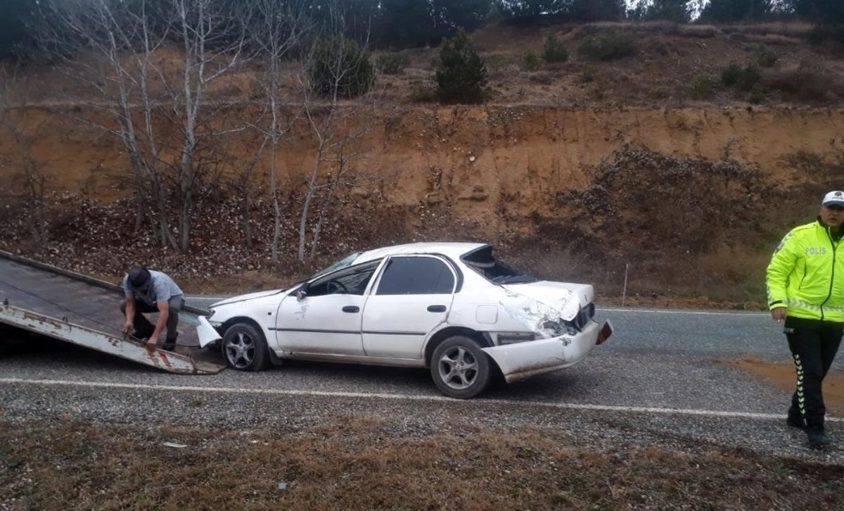 Kazada ağır yaralanan s&uuml;r&uuml;c&uuml; hayatını kaybetti