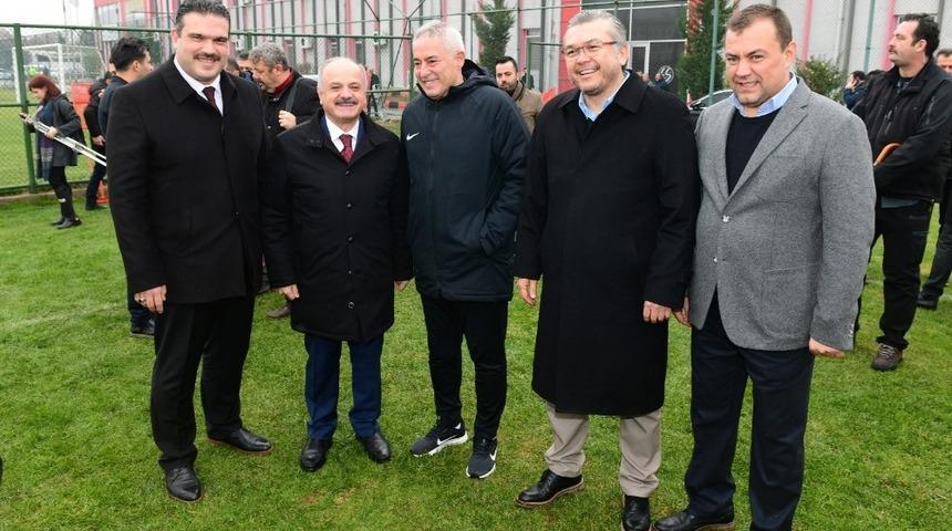 Vali &Ccedil;akacak ve Rekt&ouml;r &Ccedil;omaklı&rsquo;dan Eskişehirsporlu futbolculara ziyaret