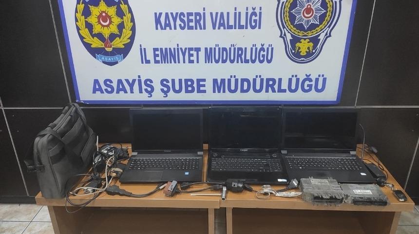 İşyerine çatıdan girerek hırsızlık yapan 2 kişi yakalandı