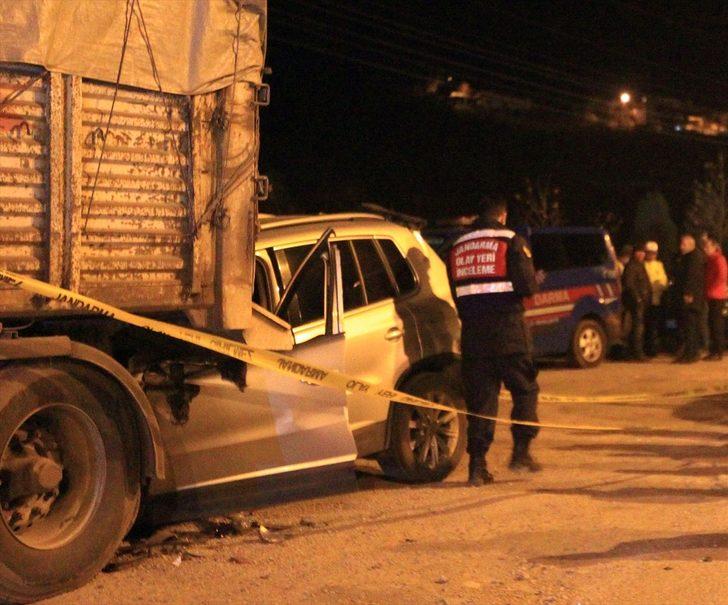 Samsun'da otomobil tır dorsesine çarptı: 1 ölü G3