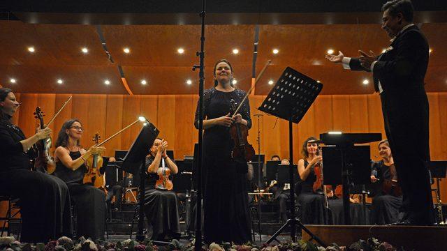 Bursa Bölge Devlet Senfoni Orkestrası, keman sanatçısı Tatiana Samouil'i ağırladı