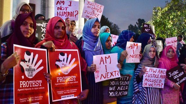 Hindistan'da sürekli artan tecavüz vakaları nedeniyle düzenlenen protestolardan biri