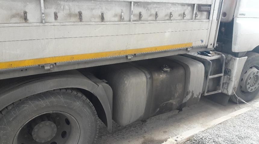 Park halindeki Tır&rsquo;dan akaryakıt &ccedil;alındı