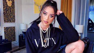 Hamdi Alkan'ın kızı Zeynep Alkan'dan cesur poz!