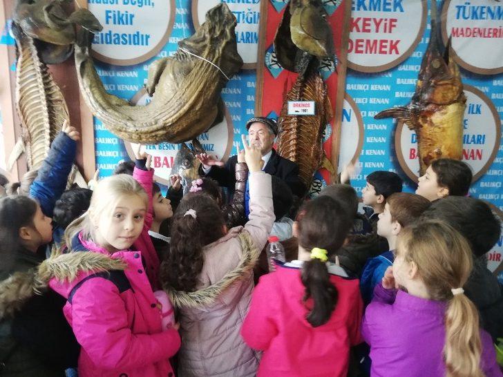 Ustasından çocuklara ‘balık burger’ ikramı G4