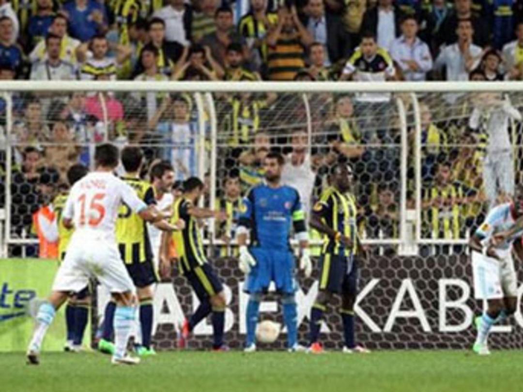 &Uuml;nl&uuml; isimler &ccedil;ıldırdı