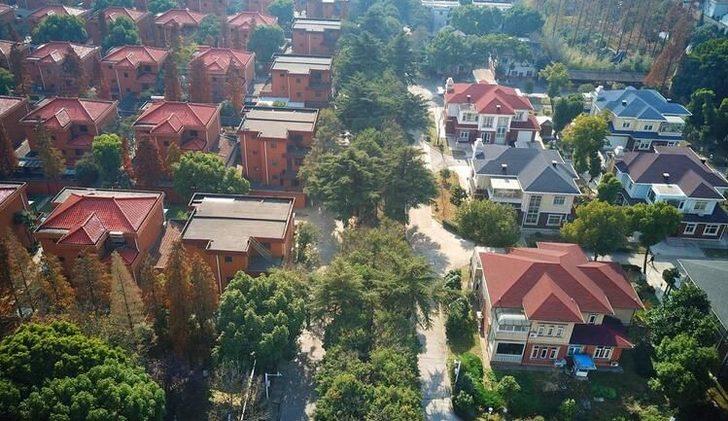 Bedava villa dağıtan muhtar köylüleri ihya etti! G3